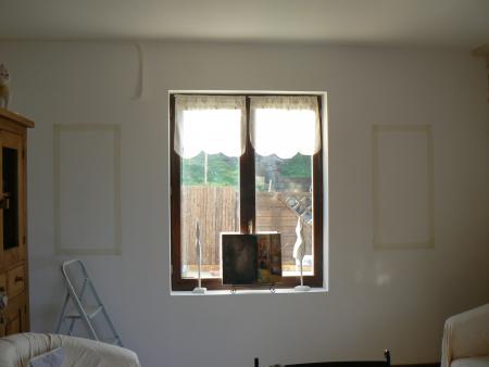 COULEUR SUR LE MUR DU FOND SALLE A MANGER